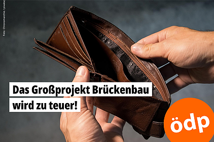 Das Großprojekt Brückenbau wird zu teuer! Ein leerer Geldbeutel wird in die Kamera gehalten